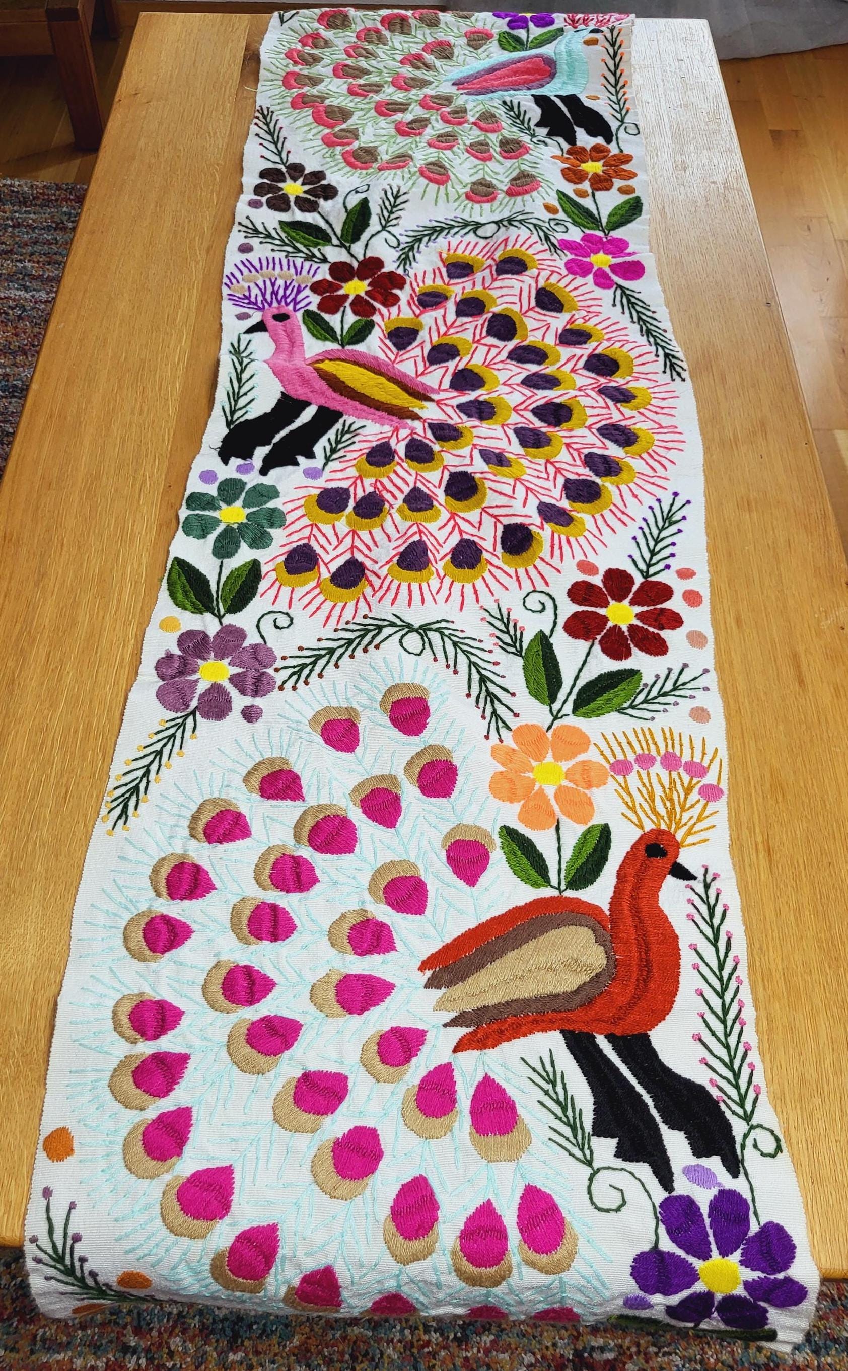 handbestickte mexikanische Tischläufer, table runner from Mexico