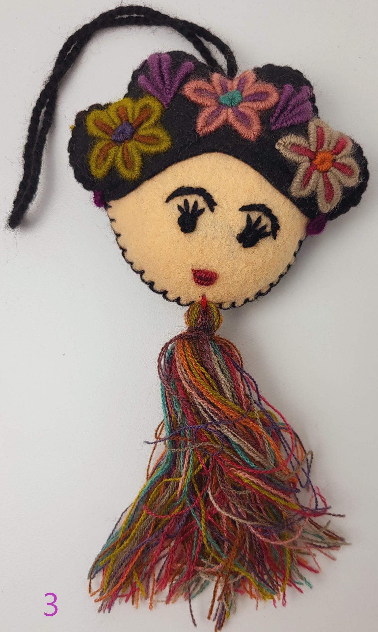 bunte Frida Kahlo Anhänger aus Mexiko.
bunte Deko Anhänger aus Filz von Fairmex