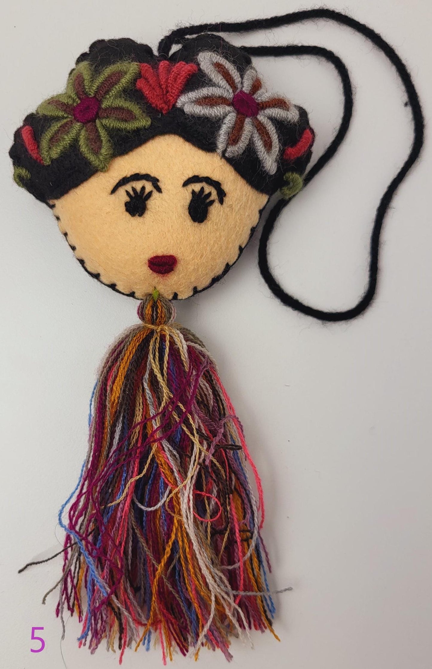 bunte Frida Kahlo Anhänger aus Mexiko.
bunte Deko Anhänger aus Filz von Fairmex