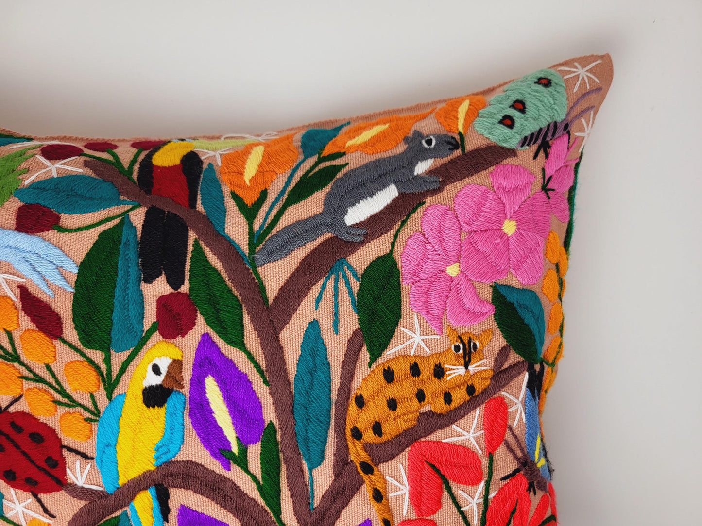 High-quality embroidered and hand-woven cushion cover from Mexico – decorated with a charming animal motif