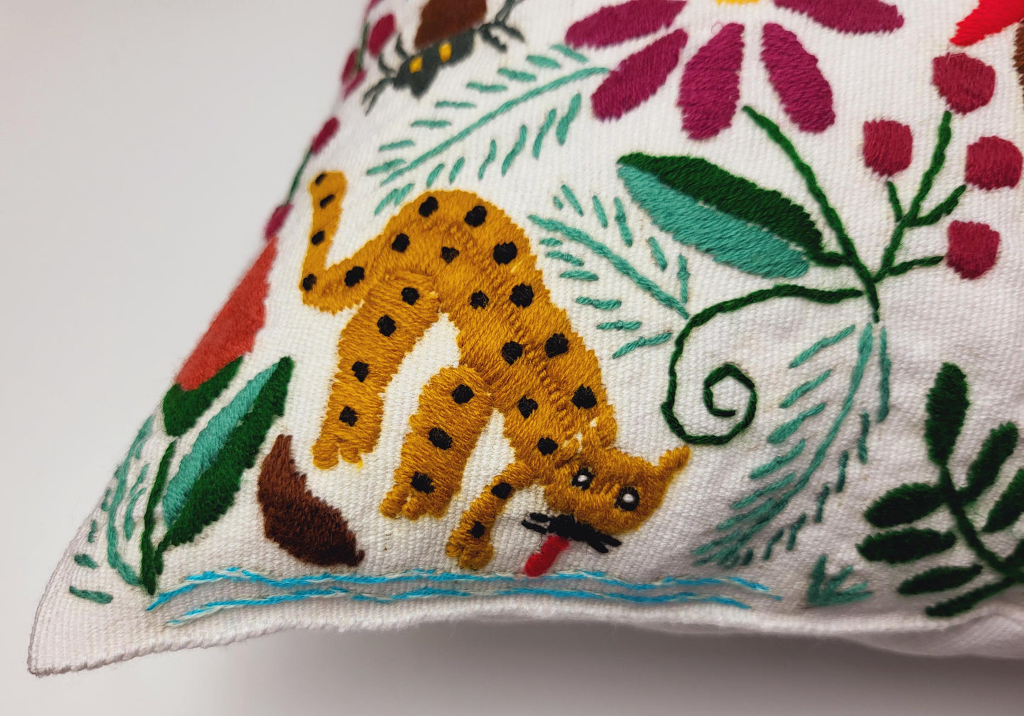 Hand-embroidered and woven Mexican cushion cover with traditional animal patterns - Unique, colorful decoration for your home