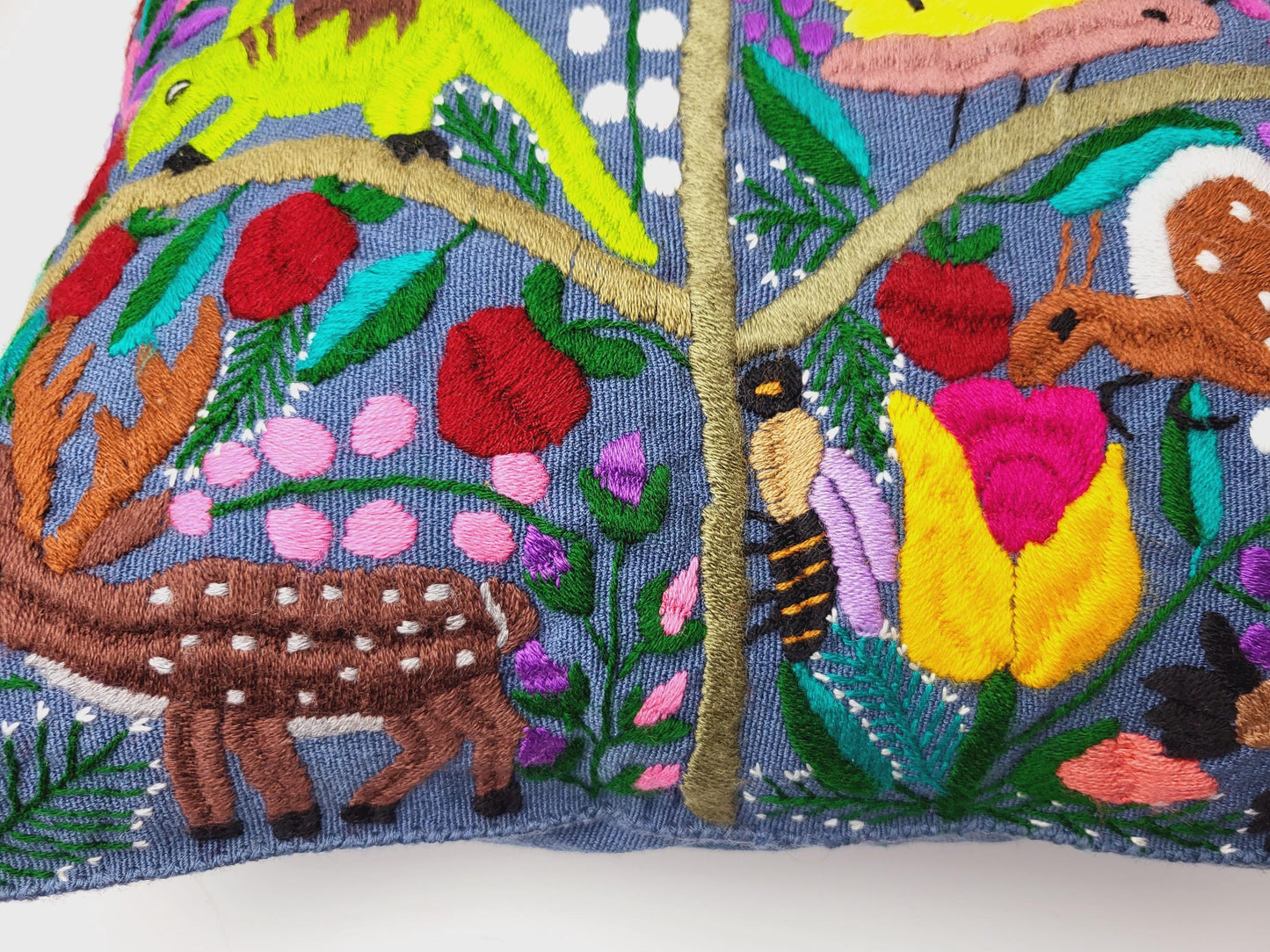 Coussin de canapé décoratif mexicain avec motifs d'animaux tissés et brodés à la main