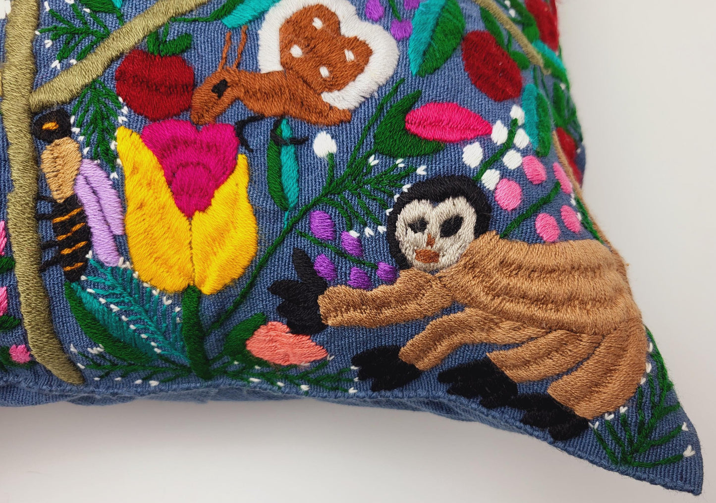 Coussin de canapé décoratif mexicain avec motifs d'animaux tissés et brodés à la main