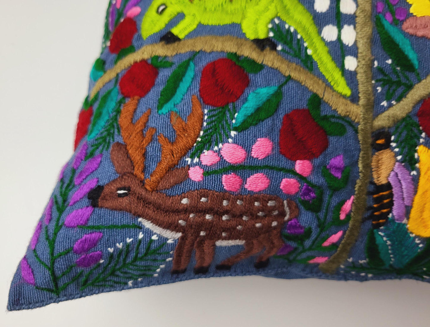 Coussin de canapé décoratif mexicain avec motifs d'animaux tissés et brodés à la main