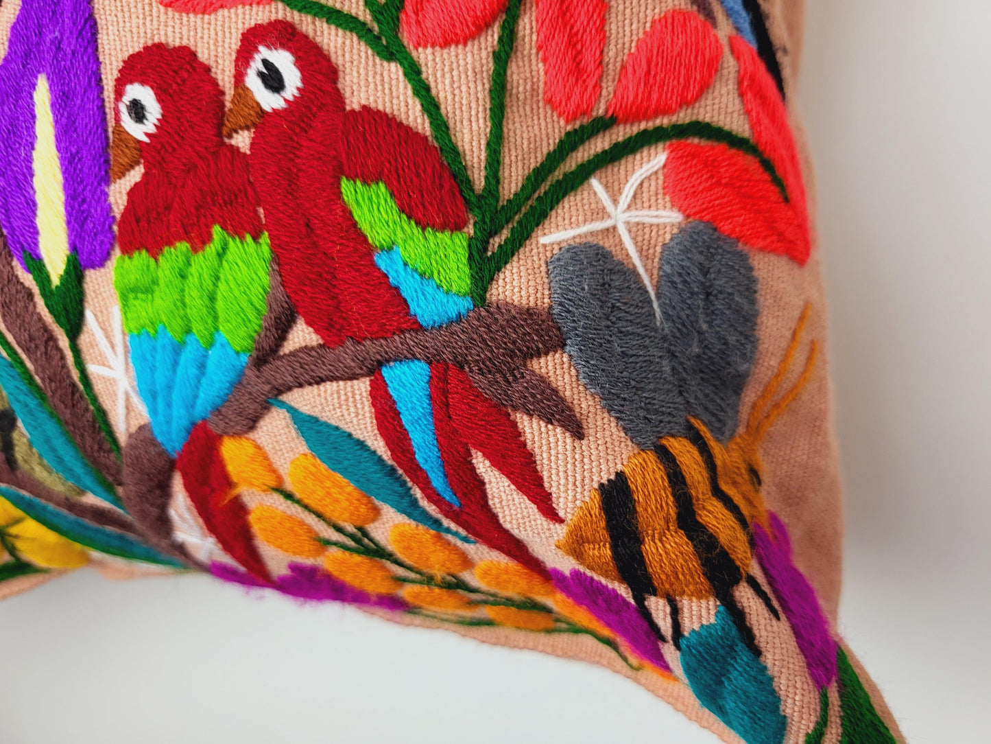 High-quality embroidered and hand-woven cushion cover from Mexico – decorated with a charming animal motif