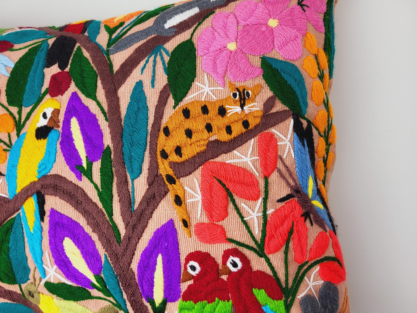 Housse de coussin brodée et tissée à la main de haute qualité du Mexique – décorée d'un charmant motif animalier