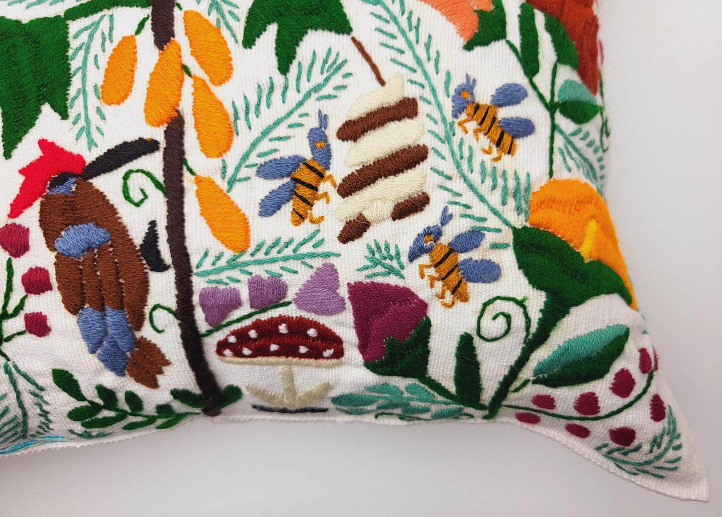 Hand-embroidered and woven Mexican cushion cover with traditional animal patterns - Unique, colorful decoration for your home