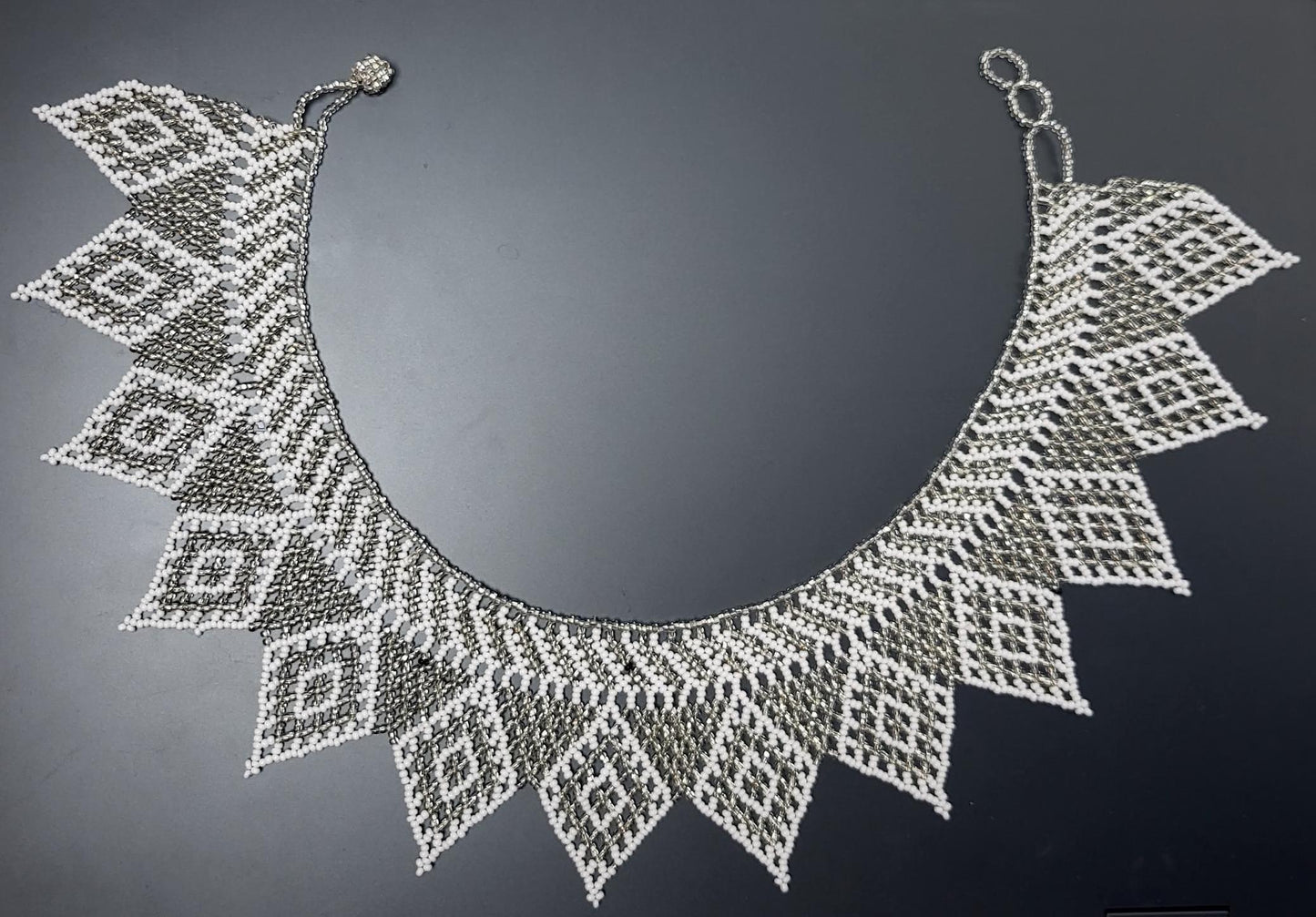 handgemachte Perlenkette, Perlenschmuck aus Chiapas Mexiko, bunte Ketten hergestellt von Indigenen Frauen