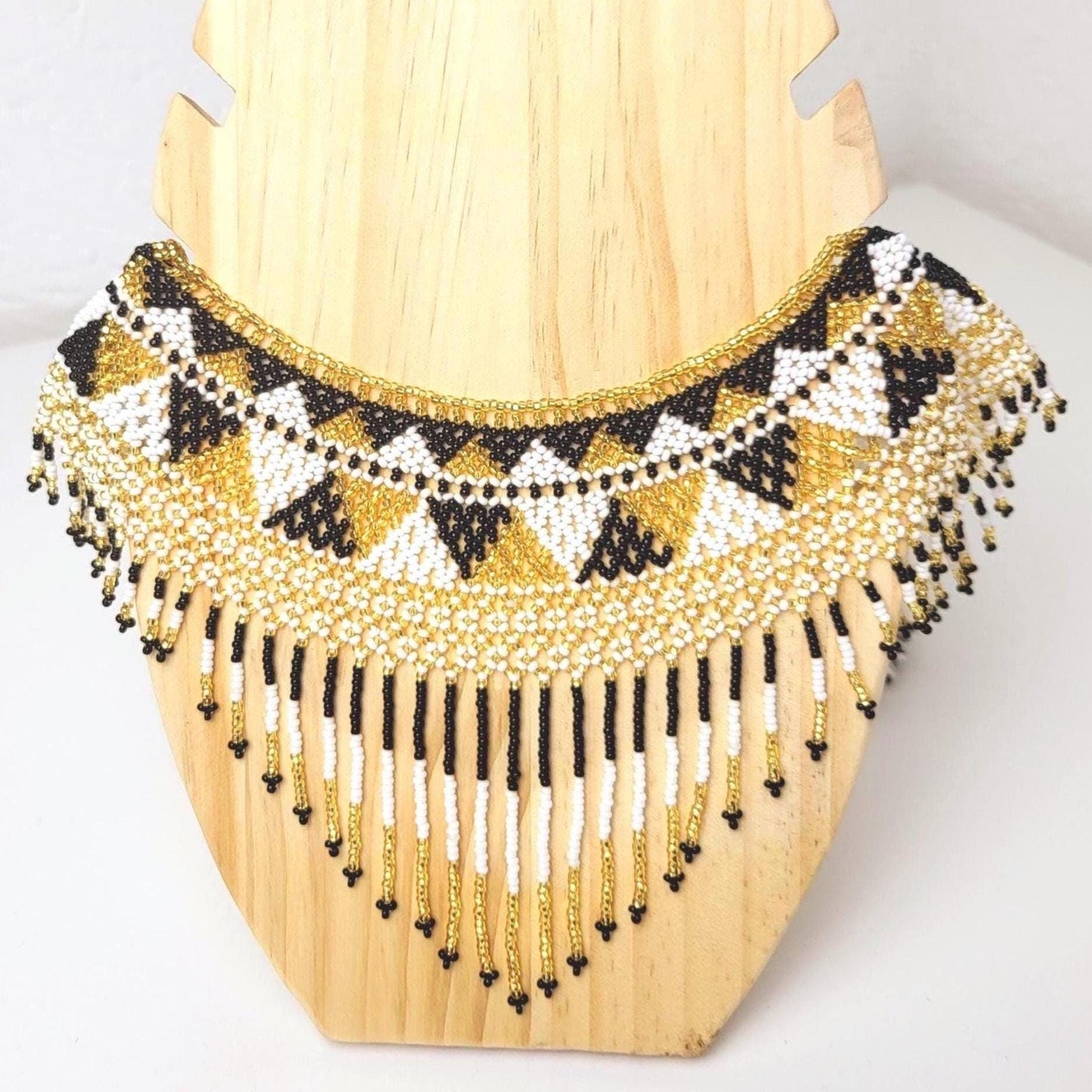 mexikanische Perlenschmuck, Perlenkette aus Chiapas Mexiko, bunte Ketten hergestellt von Indigenen Frauen