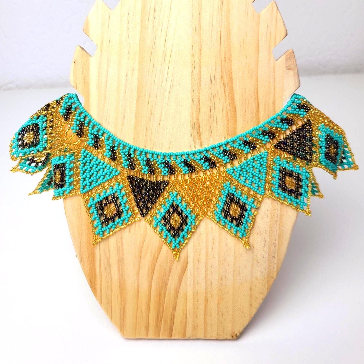 handgemachte Perlenkette, Perlenschmuck aus Chiapas Mexiko, bunte Ketten hergestellt von Indigenen Frauen