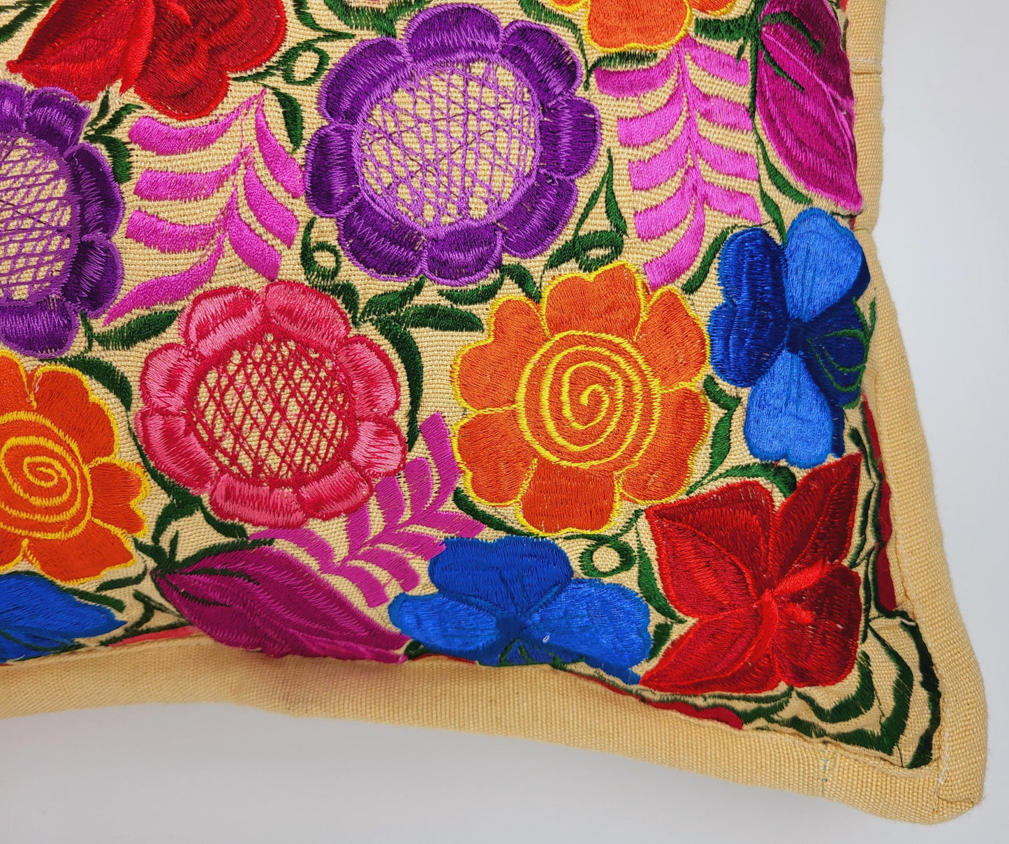 Mexikanischer handbestickter traditioneller Kissenbezug / mexikanisches buntes Dekor / Chiapas Stil / buntes Blumenmuster