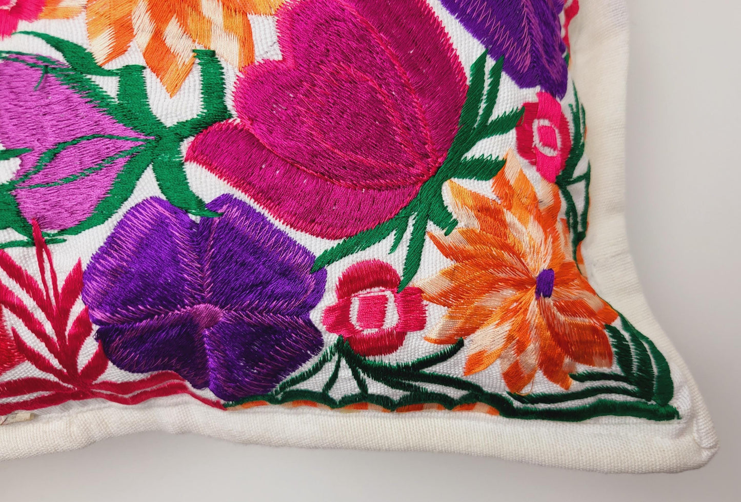 Mexikanischer handbestickter traditioneller Kissenbezug / mexikanisches buntes Dekor / Chiapas Stil / buntes Blumenmuster