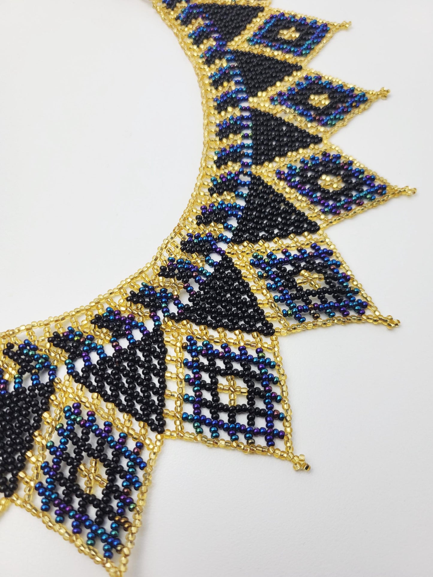 mexikanische Perlenschmuck, Perlenkette aus Chiapas Mexiko, bunte Ketten hergestellt von Indigenen Frauen