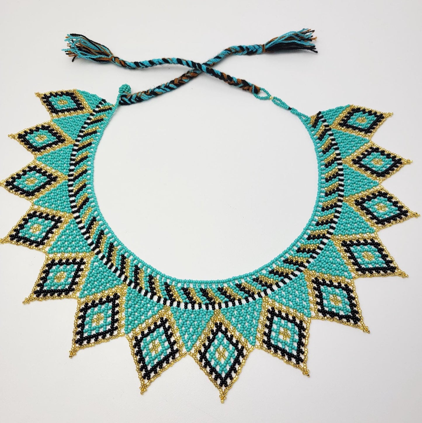 mexikanische Perlenschmuck, Perlenkette aus Chiapas Mexiko, bunte Ketten hergestellt von Indigenen Frauen