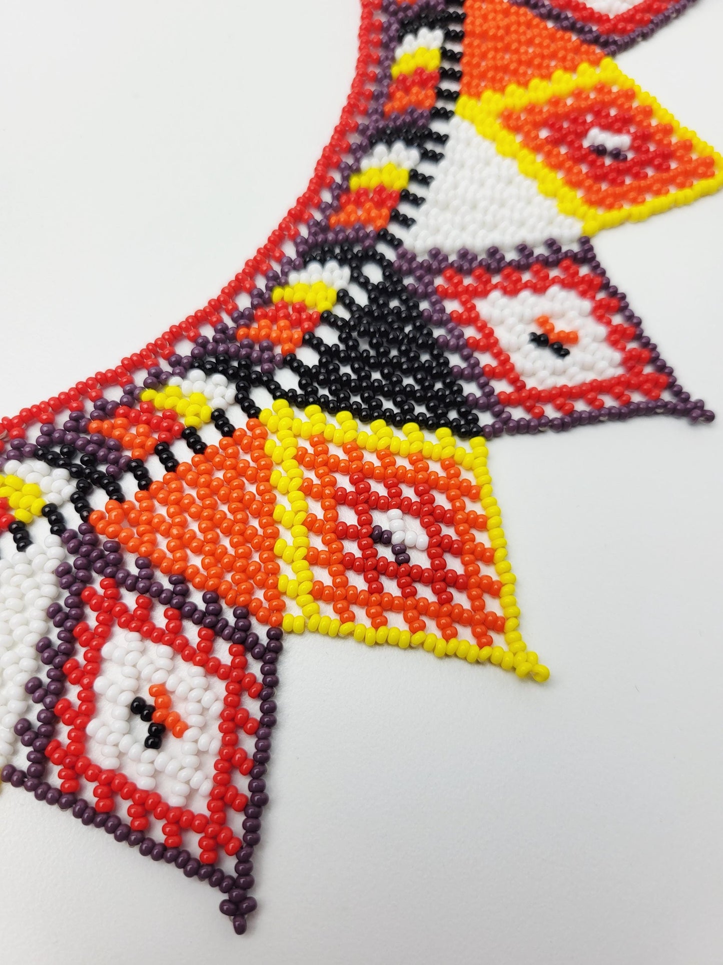 mexikanische Perlenschmuck, Perlenkette aus Chiapas Mexiko, bunte Ketten hergestellt von Indigenen Frauen