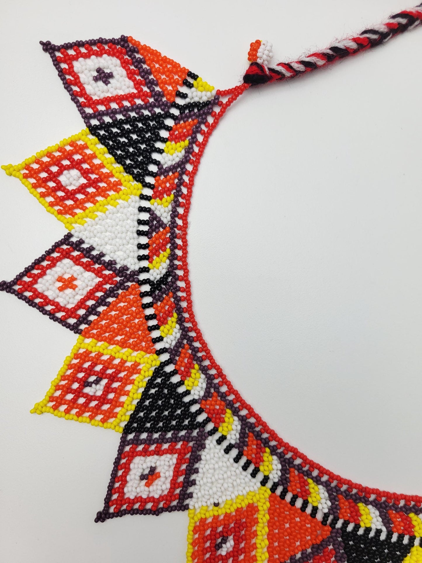 mexikanische Perlenschmuck, Perlenkette aus Chiapas Mexiko, bunte Ketten hergestellt von Indigenen Frauen