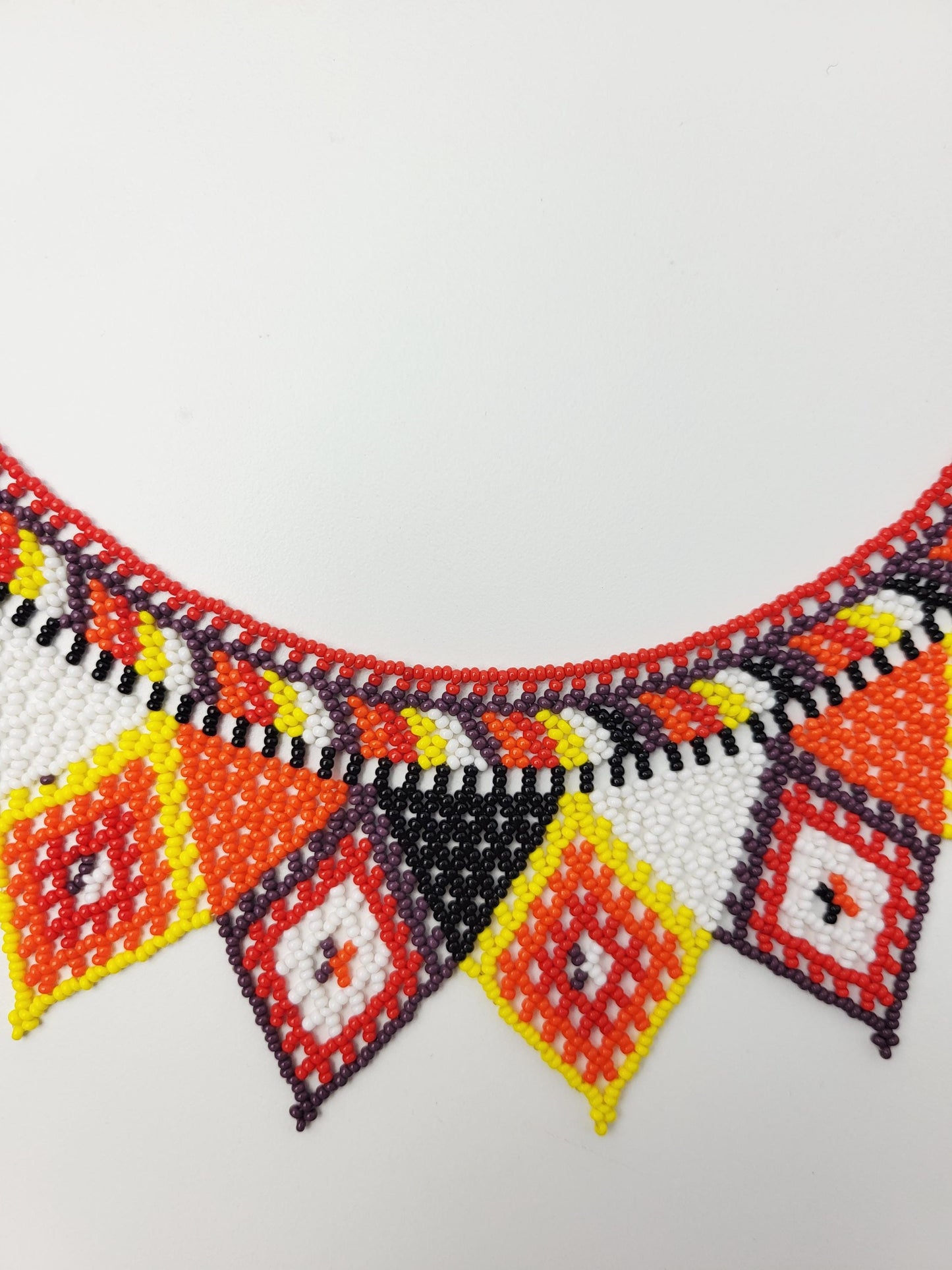 mexikanische Perlenschmuck, Perlenkette aus Chiapas Mexiko, bunte Ketten hergestellt von Indigenen Frauen