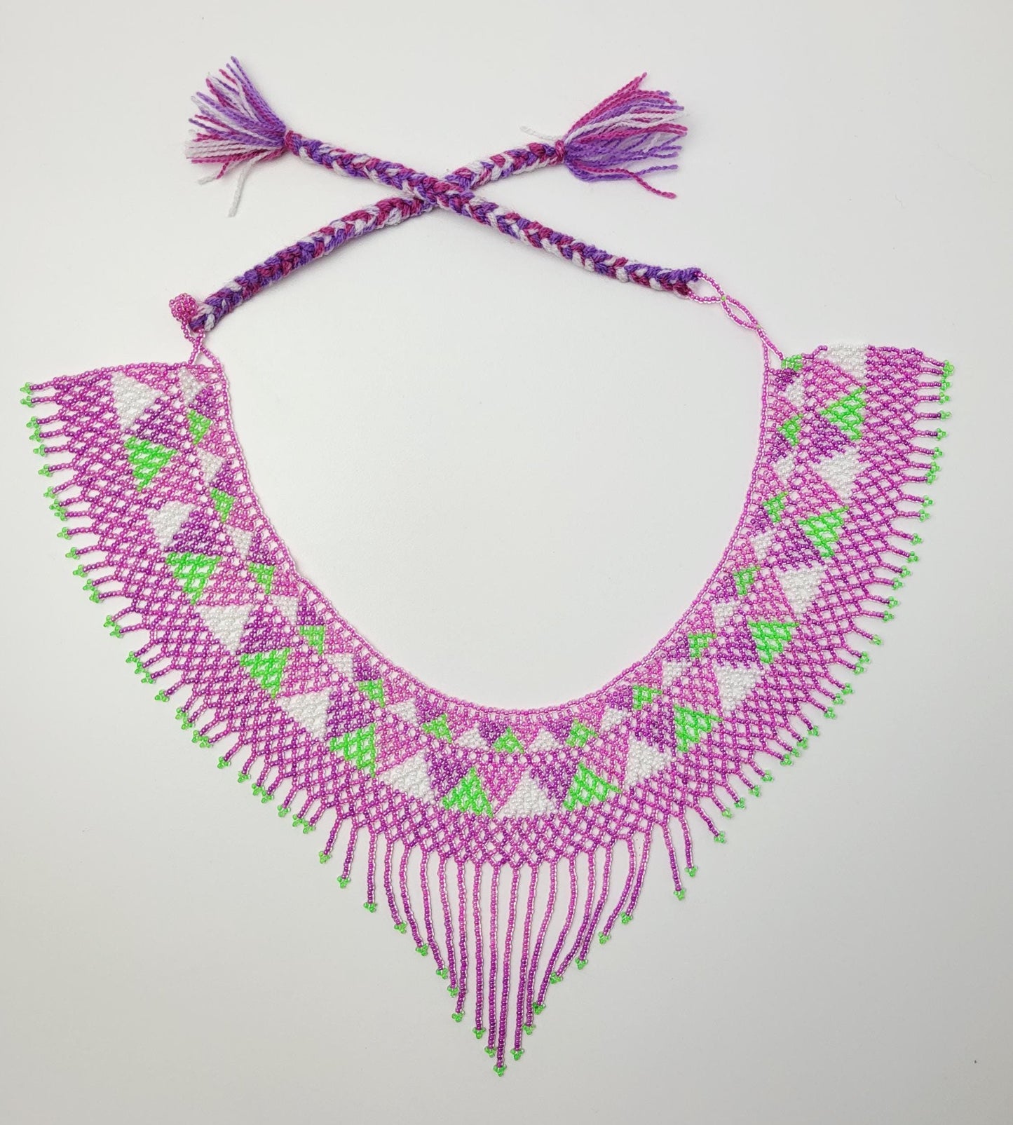 mexikanische Perlenschmuck, Perlenkette aus Chiapas Mexiko, bunte Ketten hergestellt von Indigenen Frauen