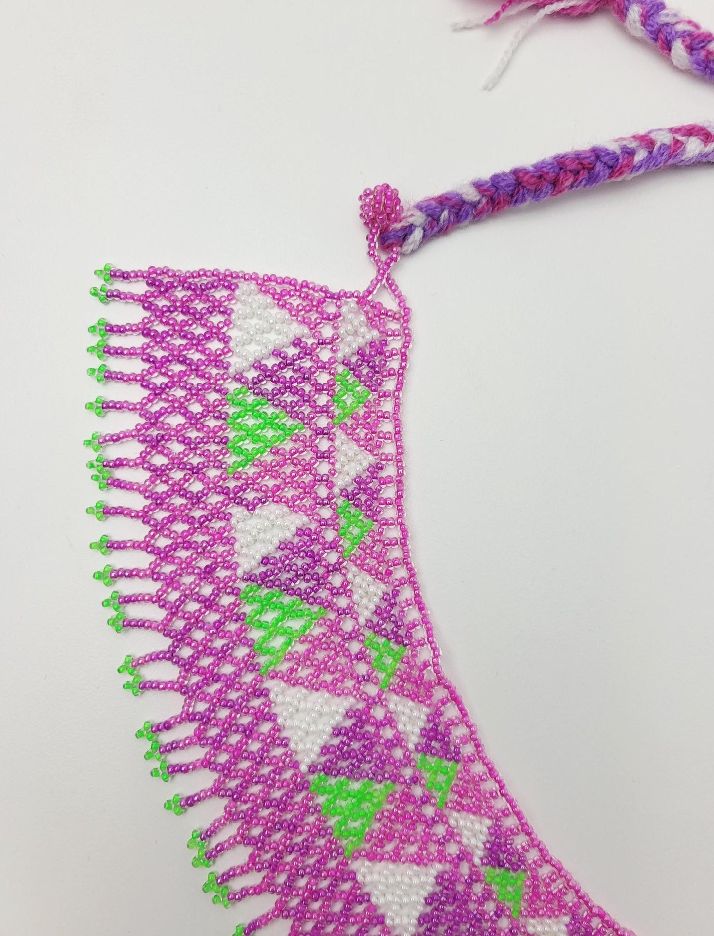 mexikanische Perlenschmuck, Perlenkette aus Chiapas Mexiko, bunte Ketten hergestellt von Indigenen Frauen