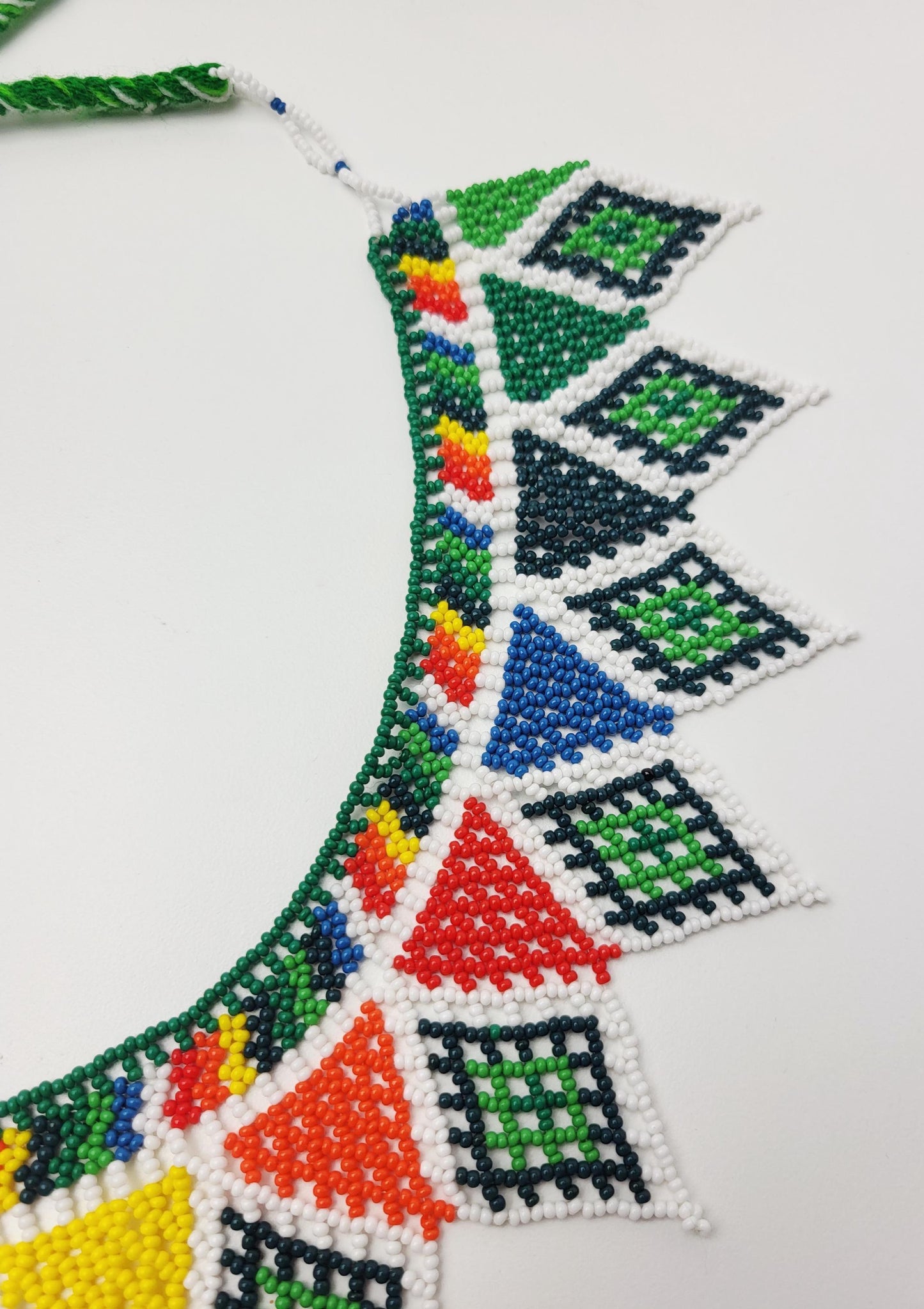 mexikanische Perlenschmuck, Perlenkette aus Chiapas Mexiko, bunte Ketten hergestellt von Indigenen Frauen