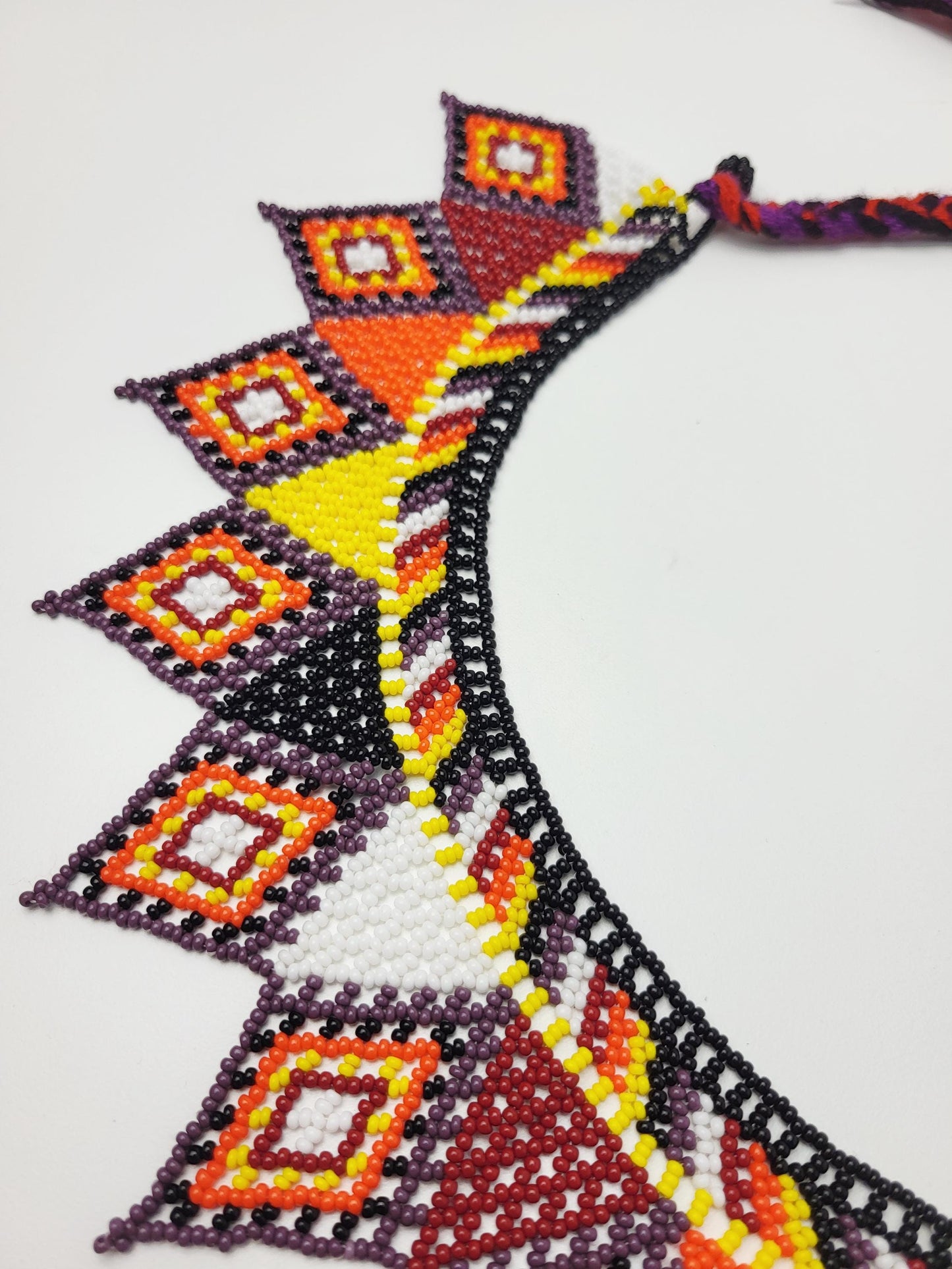 mexikanische Perlenschmuck, Perlenkette aus Chiapas Mexiko, bunte Ketten hergestellt von Indigenen Frauen