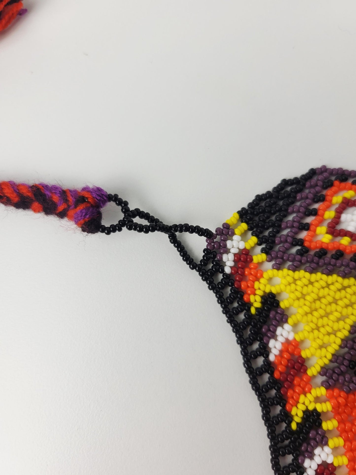 mexikanische Perlenschmuck, Perlenkette aus Chiapas Mexiko, bunte Ketten hergestellt von Indigenen Frauen
