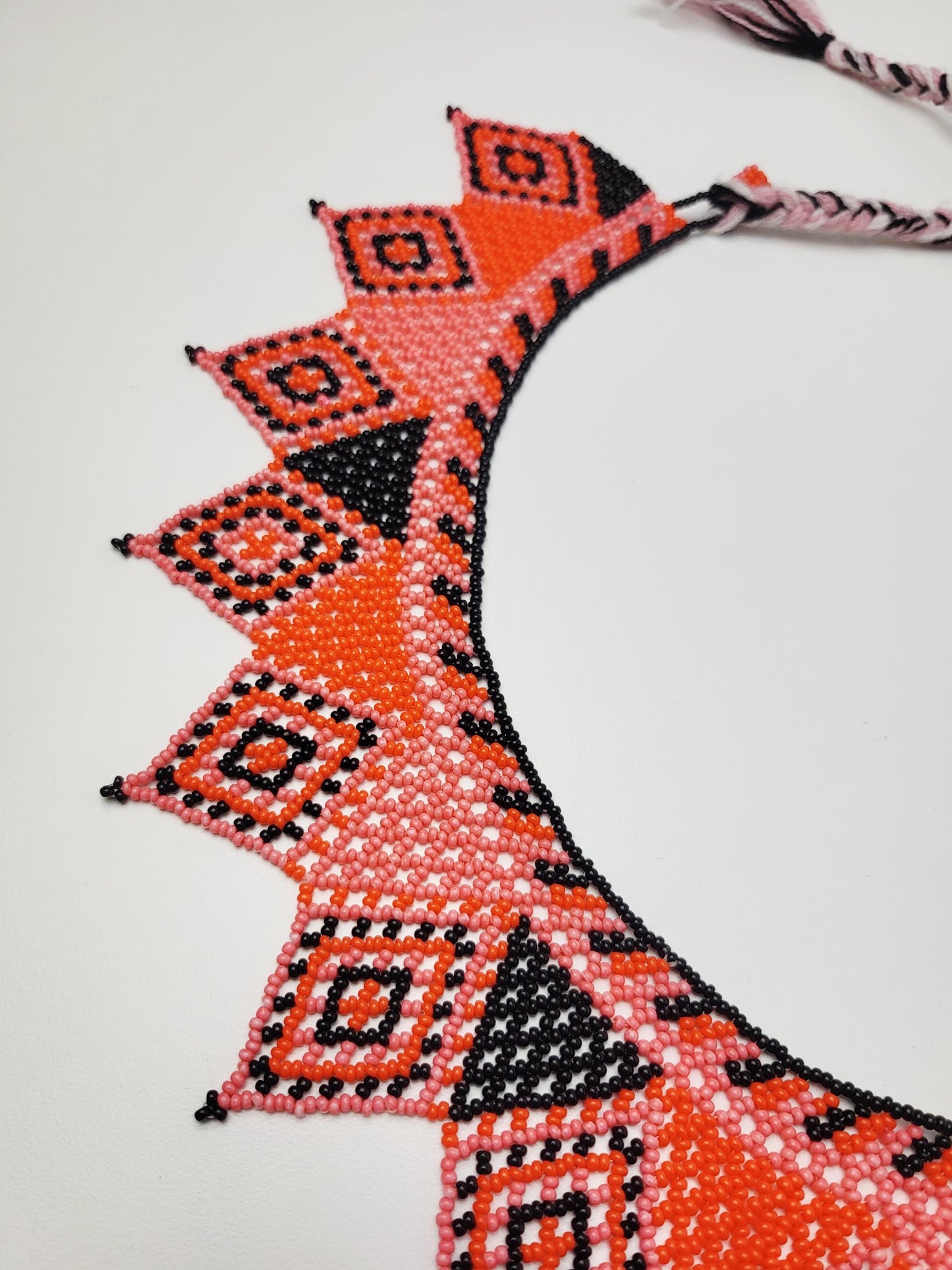 mexikanische Perlenschmuck, Perlenkette aus Chiapas Mexiko, bunte Ketten hergestellt von Indigenen Frauen