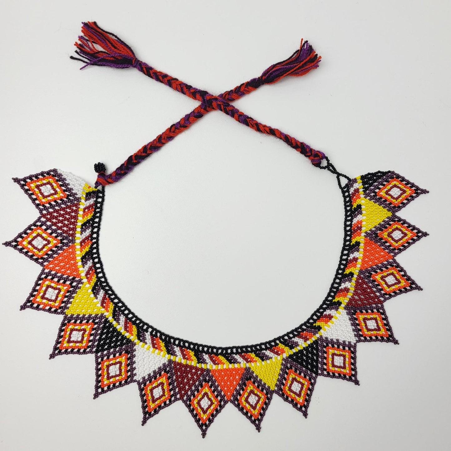 mexikanische Perlenschmuck, Perlenkette aus Chiapas Mexiko, bunte Ketten hergestellt von Indigenen Frauen