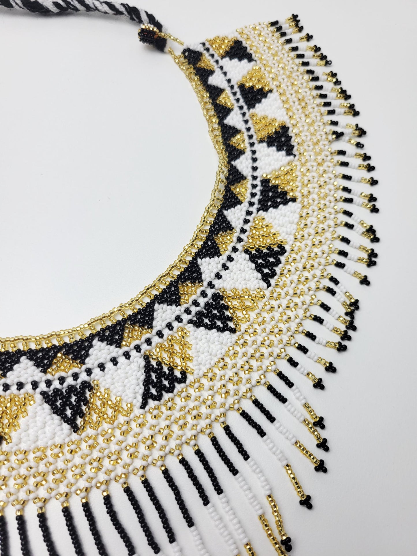 mexikanische Perlenschmuck, Perlenkette aus Chiapas Mexiko, bunte Ketten hergestellt von Indigenen Frauen