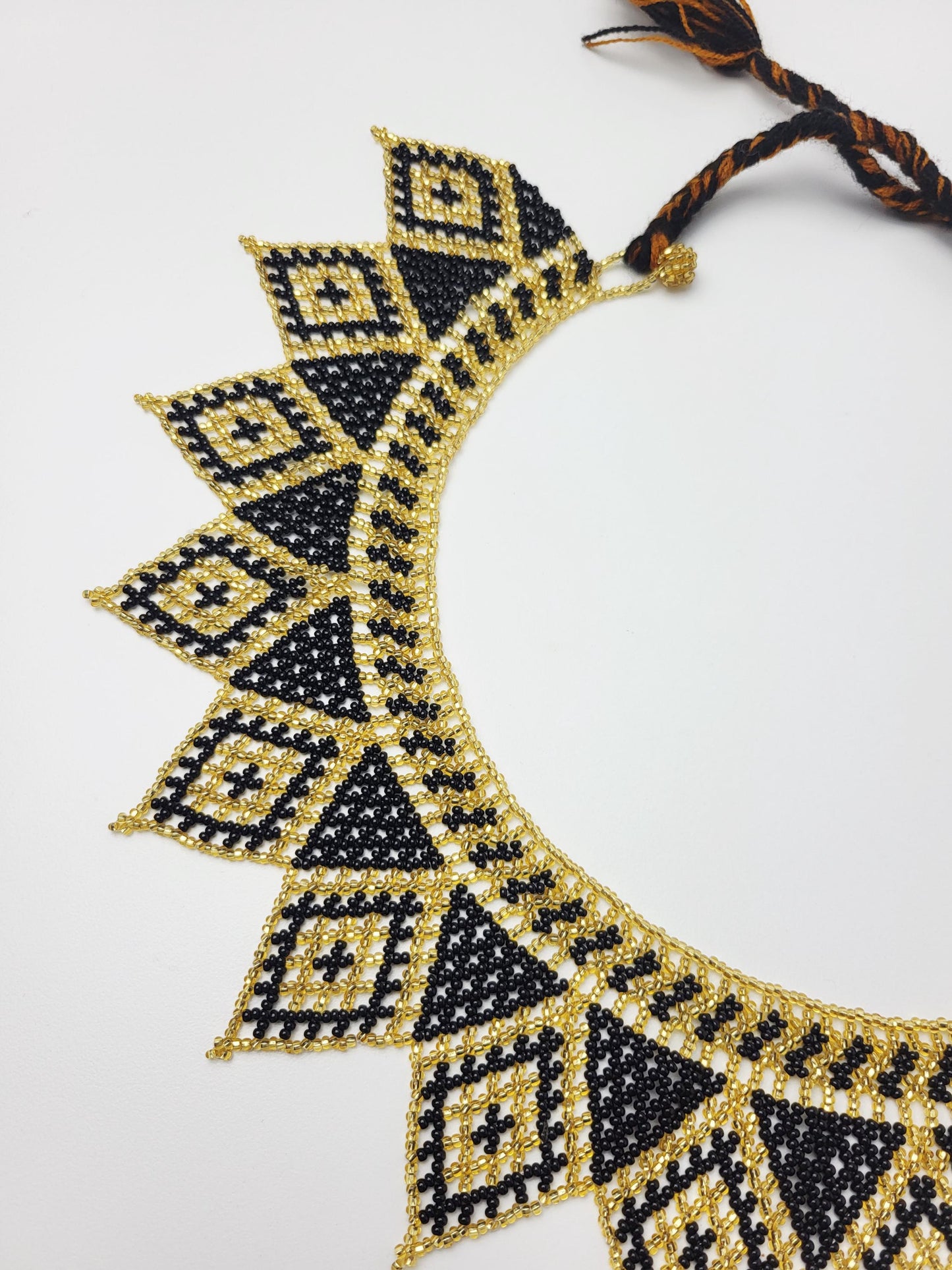 mexikanische Perlenschmuck, Perlenkette aus Chiapas Mexiko, bunte Ketten hergestellt von Indigenen Frauen