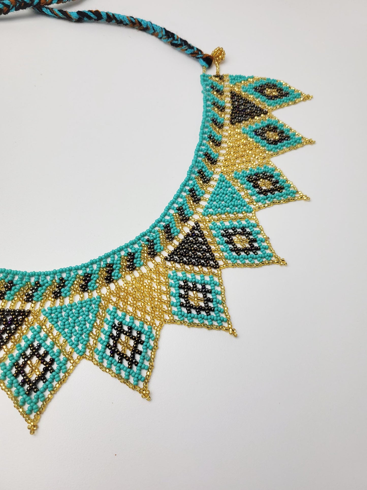 mexikanische Perlenschmuck, Perlenkette aus Chiapas Mexiko, bunte Ketten hergestellt von Indigenen Frauen