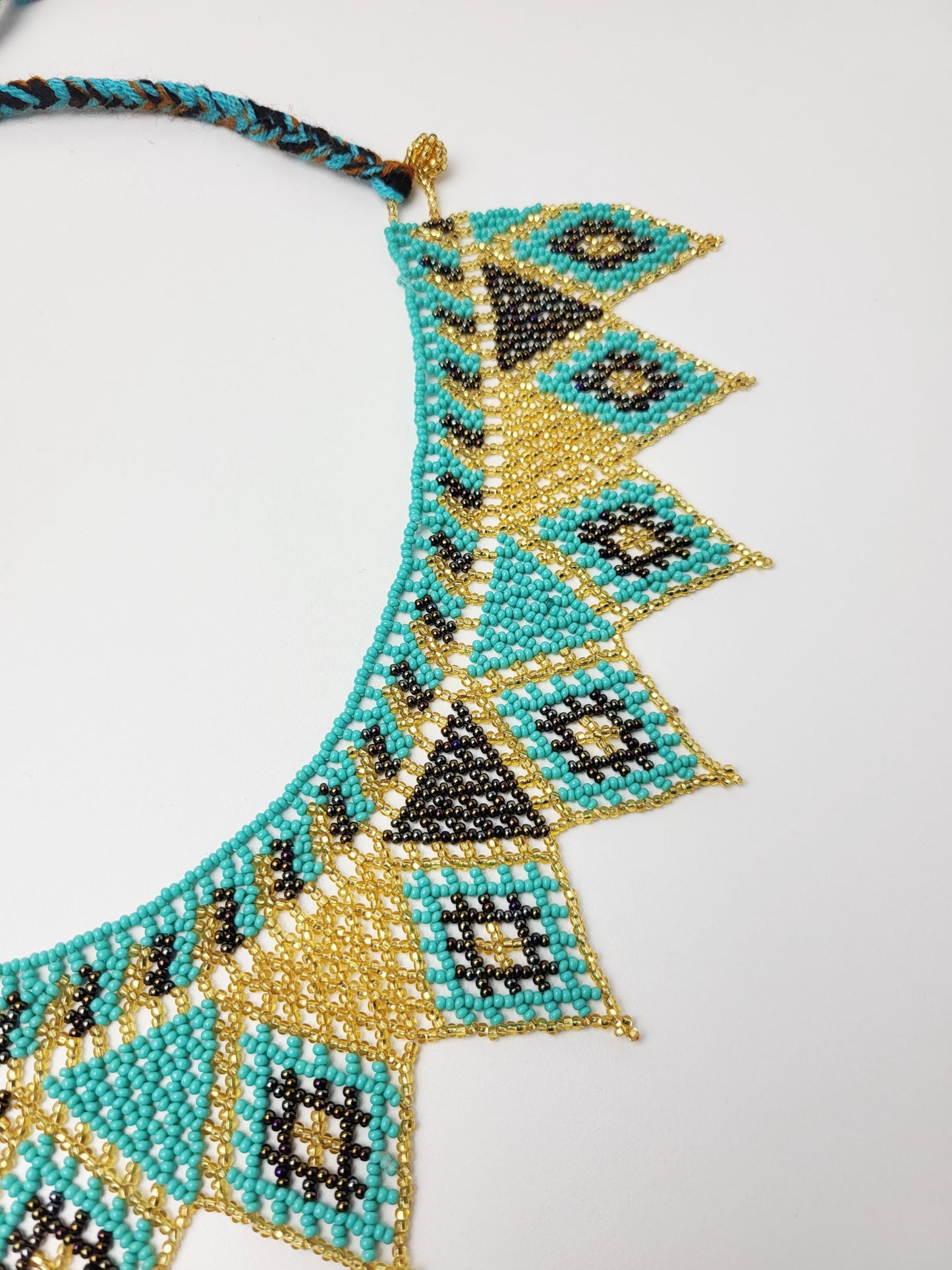 mexikanische Perlenschmuck, Perlenkette aus Chiapas Mexiko, bunte Ketten hergestellt von Indigenen Frauen