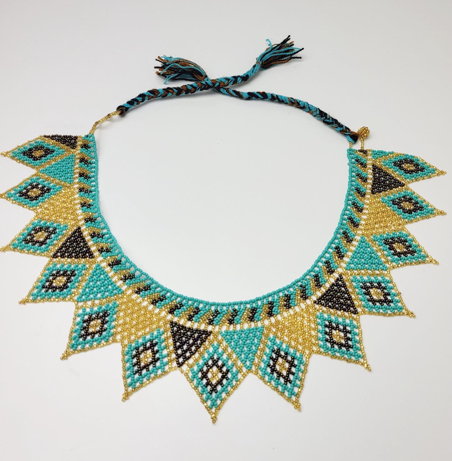 mexikanische Perlenschmuck, Perlenkette aus Chiapas Mexiko, bunte Ketten hergestellt von Indigenen Frauen