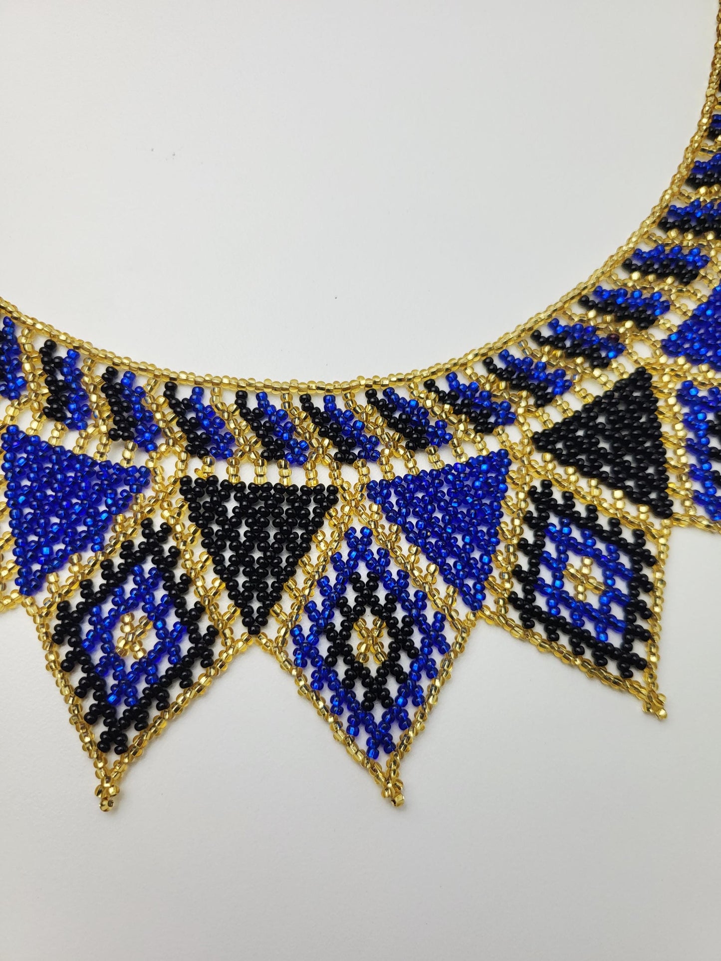 mexikanische Perlenschmuck, Perlenkette aus Chiapas Mexiko, bunte Ketten hergestellt von Indigenen Frauen