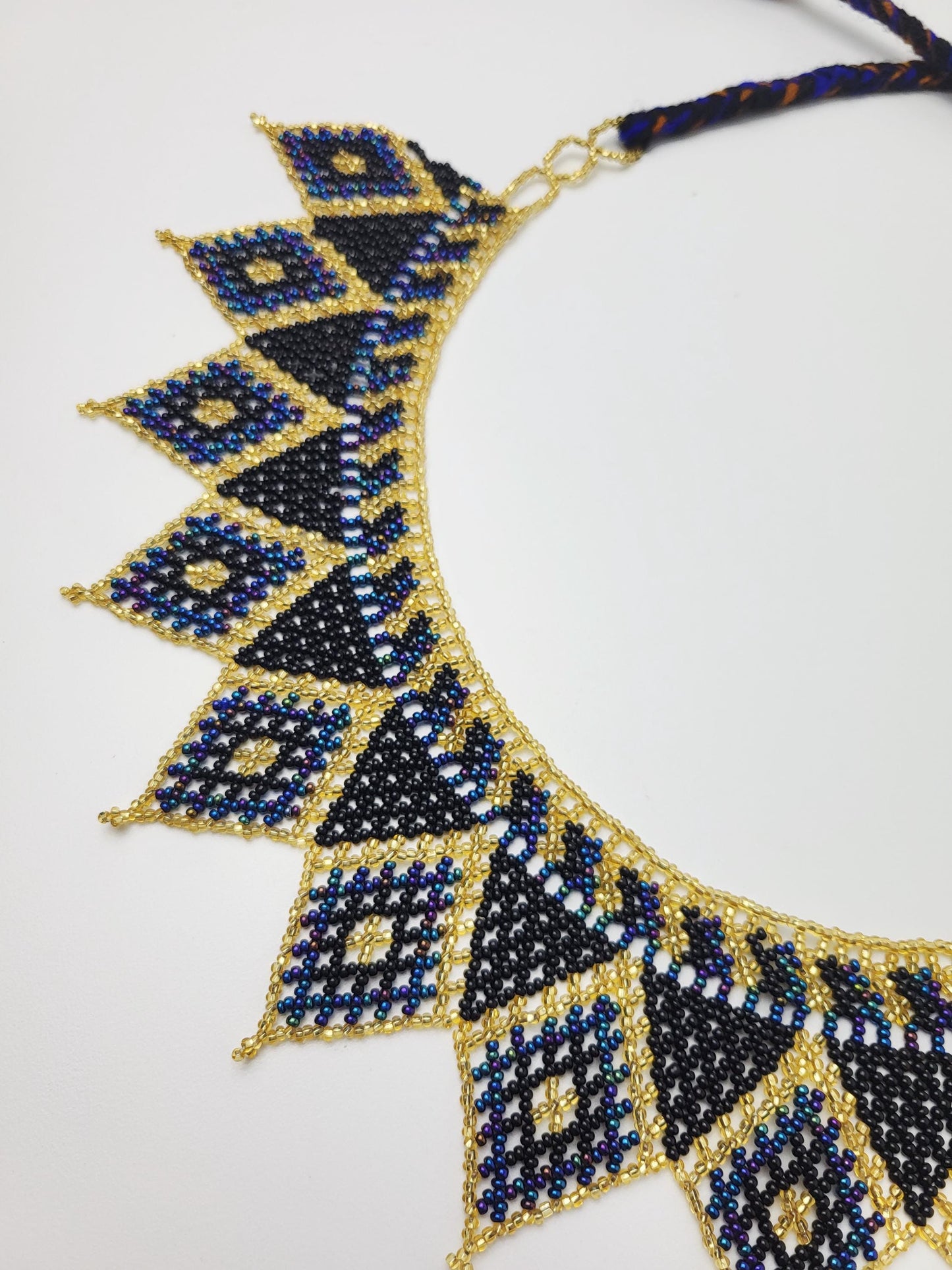 mexikanische Perlenschmuck, Perlenkette aus Chiapas Mexiko, bunte Ketten hergestellt von Indigenen Frauen