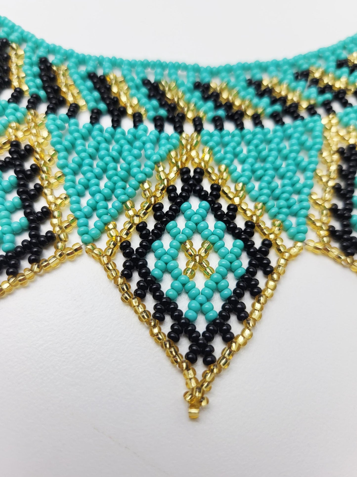 mexikanische Perlenschmuck, Perlenkette aus Chiapas Mexiko, bunte Ketten hergestellt von Indigenen Frauen