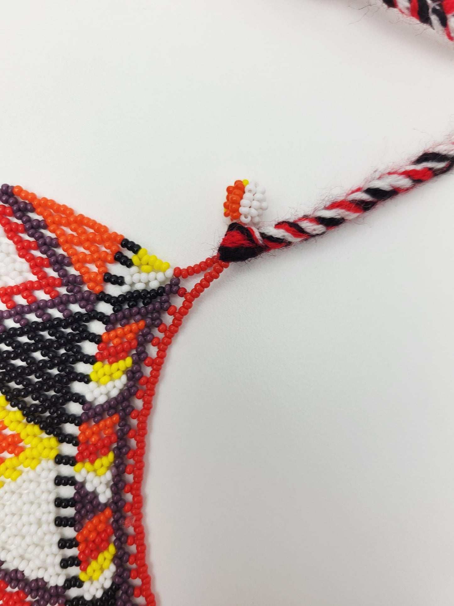 mexikanische Perlenschmuck, Perlenkette aus Chiapas Mexiko, bunte Ketten hergestellt von Indigenen Frauen