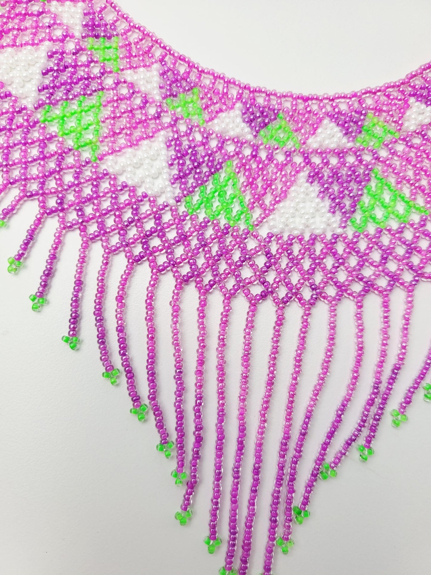 mexikanische Perlenschmuck, Perlenkette aus Chiapas Mexiko, bunte Ketten hergestellt von Indigenen Frauen