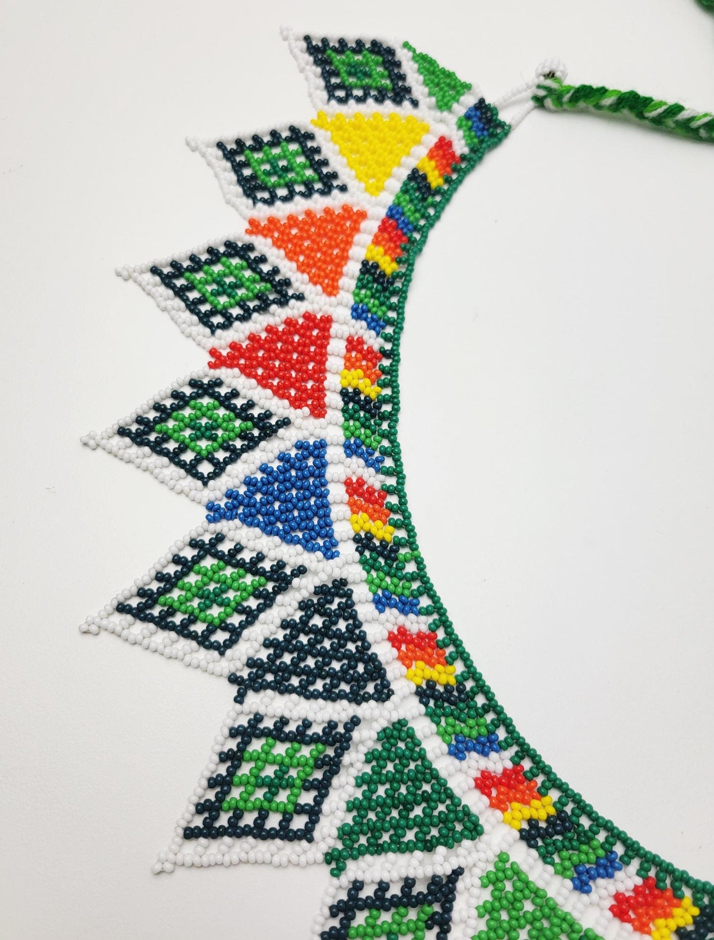 mexikanische Perlenschmuck, Perlenkette aus Chiapas Mexiko, bunte Ketten hergestellt von Indigenen Frauen