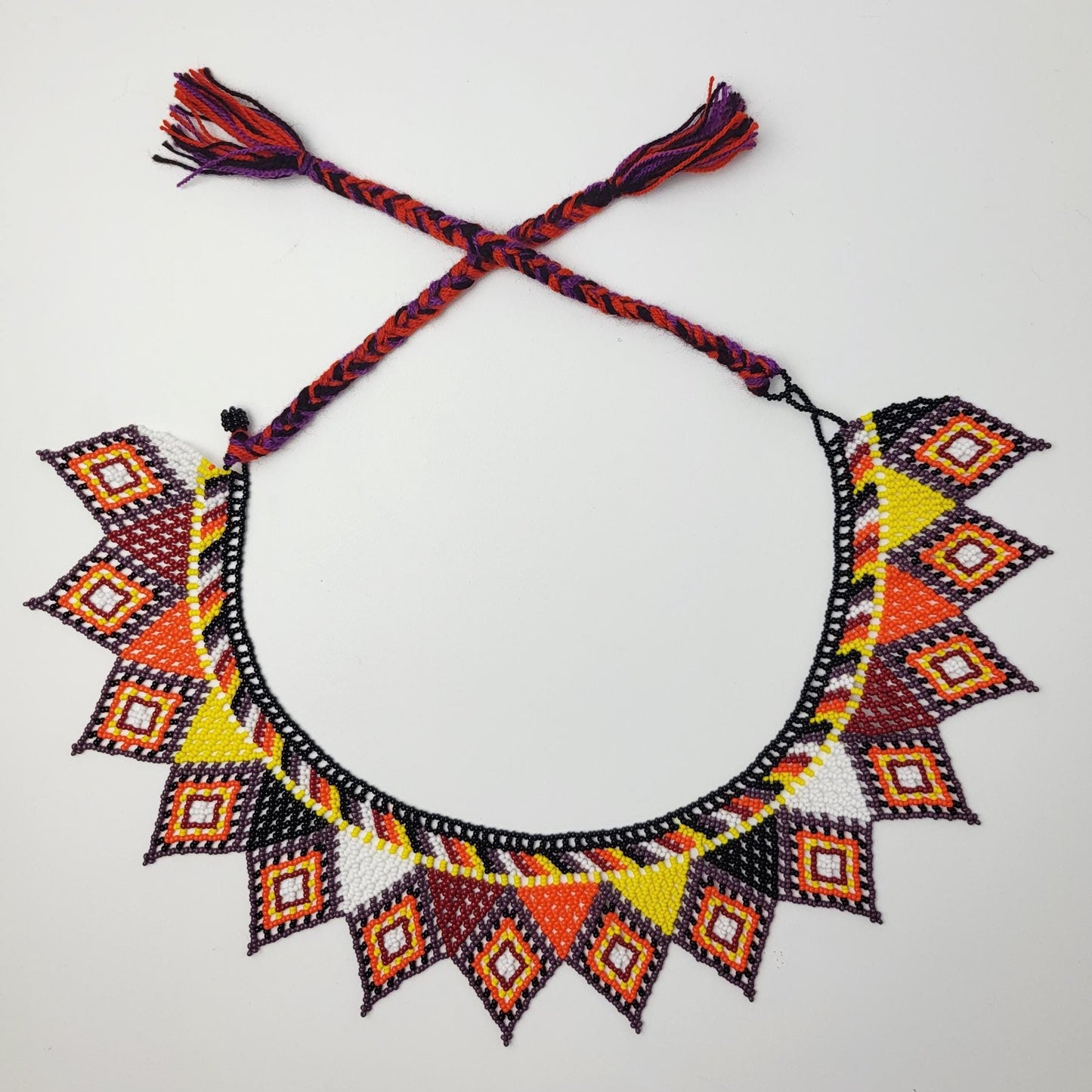 mexikanische Perlenschmuck, Perlenkette aus Chiapas Mexiko, bunte Ketten hergestellt von Indigenen Frauen