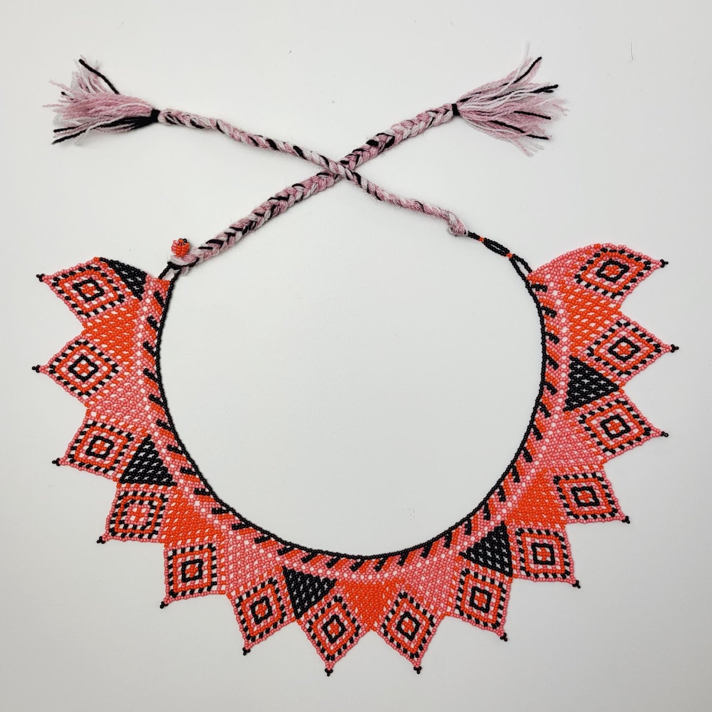 mexikanische Perlenschmuck, Perlenkette aus Chiapas Mexiko, bunte Ketten hergestellt von Indigenen Frauen