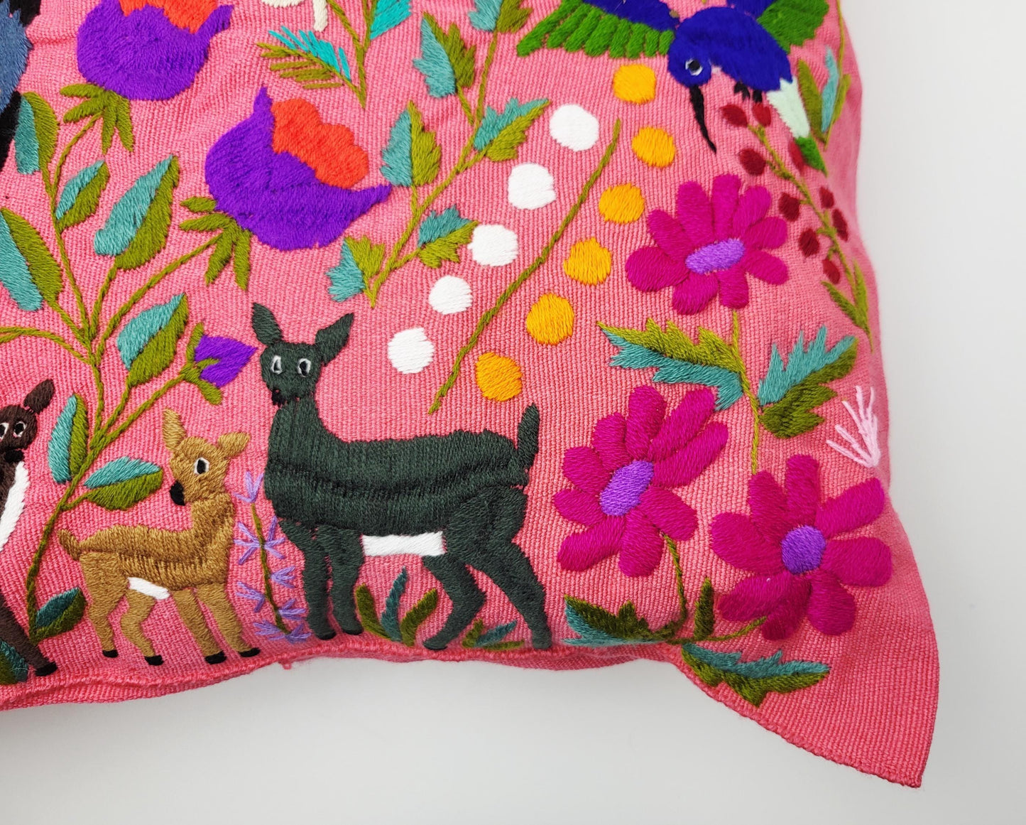 Kissen mit Tiermuster, handbestickt und gewebt in Mexiko von Indigenen Frauen