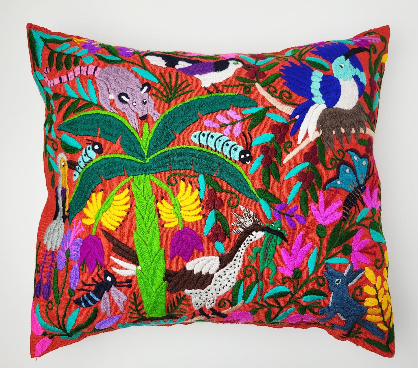 Kissen mit Tiermuster, handbestickt und gewebt in Mexiko von Indigenen Frauen