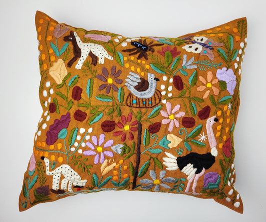Kissen mit Tiermuster, handbestickt und gewebt in Mexiko von Indigenen Frauen