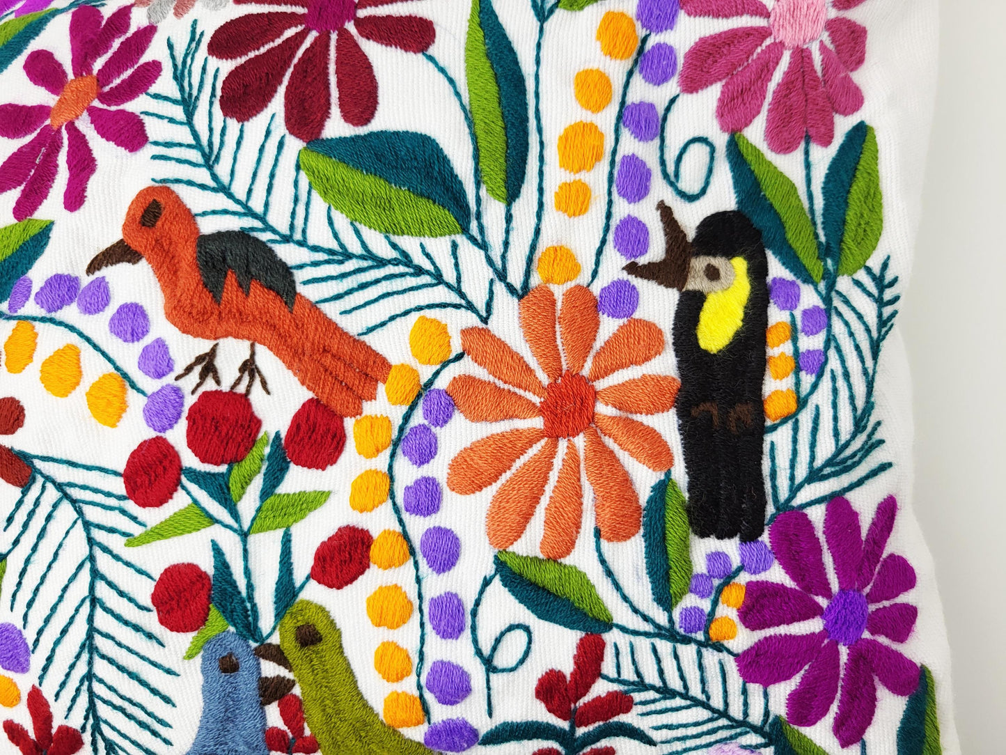 handbestickte und gewebte Kissenhülle, Kissenhülle mit Tiermuster