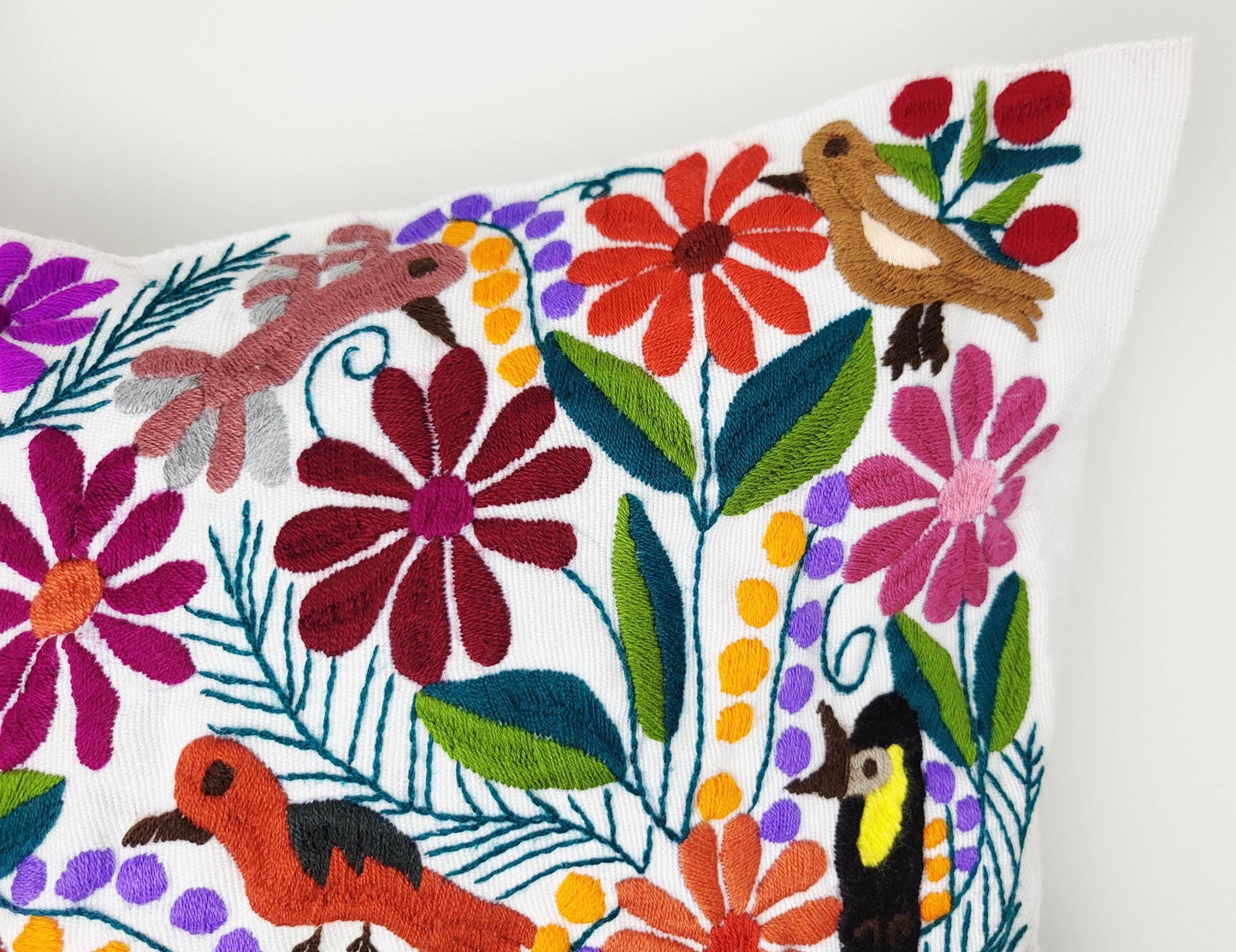 handbestickte und gewebte Kissenhülle, Kissenhülle mit Tiermuster