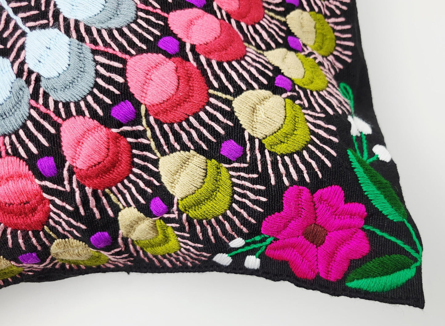 Handbestickter mexikanischer Kissenbezug - Authentisches Kunsthandwerk aus Chiapas