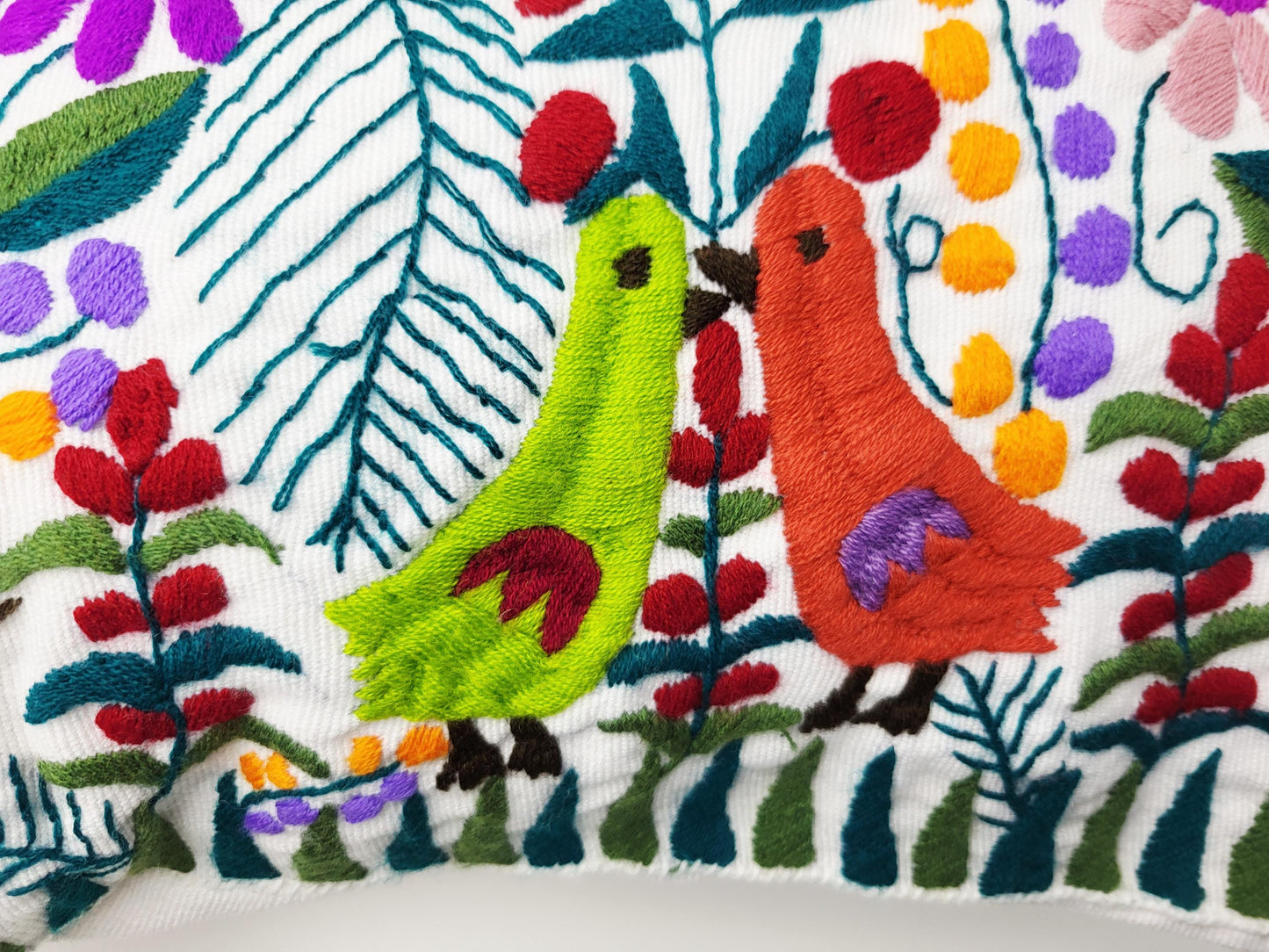 handbestickte und gewebte Kissenhülle, Kissenhülle mit Tiermuster