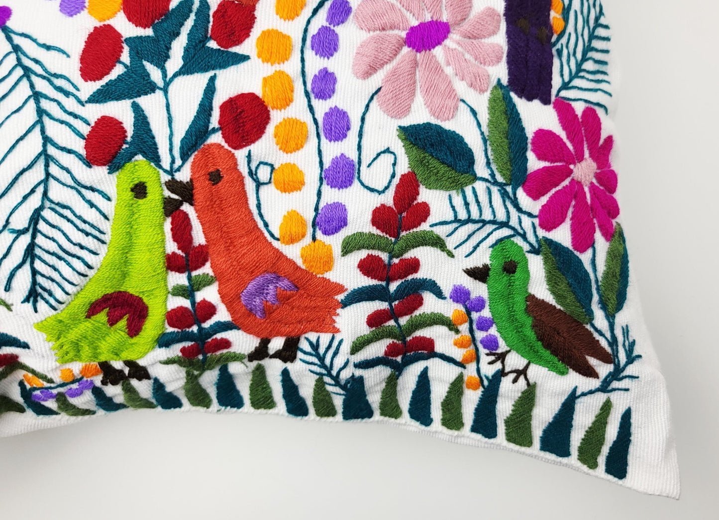 handbestickte und gewebte Kissenhülle, Kissenhülle mit Tiermuster