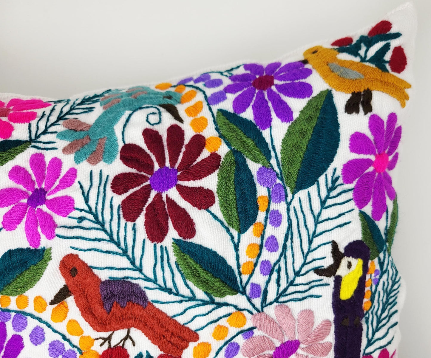 handbestickte und gewebte Kissenhülle, Kissenhülle mit Tiermuster